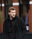 Amsterdam 16 februari 2026
Matthijs de Li9gt eerst alleen in Amsterdam zuid en half uur laten met de moeder van zijn vrouw Annekee Molenaar . Ze liepen samen het vondelpark in .