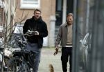 Amsterdam 20 februari 2026
Matthijs de Ligt en collega voetballer Dani de Wit drinken koffietje terwijl ze met de hond door Amsterdam zuid wandelen .