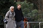 Amsterdam 16 februari 2026
Matthijs de Li9gt eerst alleen in Amsterdam zuid en half uur laten met de moeder van zijn vrouw Annekee Molenaar . Ze liepen samen het vondelpark in .