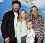 Amsterdam 31 januari 2026
Premiere Duivinder in het VUE  theater . Meester Jesper kwam met vrouw en kinderen