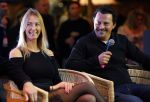 Den Bosch 7 februari 2026
De Hanslers , Monique Hansler Peter Hansler Mike Hansler en zijn vriendin op het vakantiefestival in de brabanthallen in Den Bosch . Khalid Kasem intervieuwde hen in de stand van Prijsvrij.