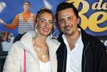 Tilburg 29 januari 2026
Premiere de Bevers in de schouwburg van Tilburg . John de Bever en Kees de Bever geven een voorstelling met oa Bas Muijs Adje v Bavel en Mariska v Kolck. Mike Hansler Monique Hansler Peter Hansler en Veerle Deurloo kwamen ook naar de premiere