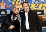 Tilburg 29 januari 2026
Premiere de Bevers in de schouwburg van Tilburg . John de Bever en Kees de Bever geven een voorstelling met oa Bas Muijs Adje v Bavel en Mariska v Kolck. Mike Hansler Monique Hansler Peter Hansler en Veerle Deurloo kwamen ook naar de premiere