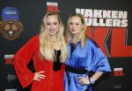 Amsterdam 5 februari 2026
Premiere Vakkenvullers XL in Pathe Noord . 
Mylene Waalewijn en Rosanne Waalewijn