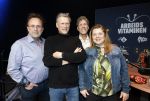 Hilversum 19 februari 2026
Rick v Velthuysen Bas Westerweel Hans Schiffers en Mirjam Verhoef tijdens de viering van het 80-jarig jubileum van Arbeidsvitaminen. Het langstlopende nationale radioprogramma viert dit met een live-uitzending vanuit de Vioolkist in Hilversum