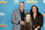 Amsterdam 24 januari 2026
Premiere Miss Molly in Tuschinski met in de cast oa Sarah Bannier (zwanger) en Carice v Houten . Robert v Beckhoven kwam met zijn dochter Manon en kleindochter