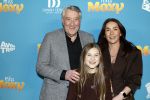 Amsterdam 24 januari 2026
Premiere Miss Molly in Tuschinski met in de cast oa Sarah Bannier (zwanger) en Carice v Houten . Robert v Beckhoven kwam met zijn dochter Manon en kleindochter