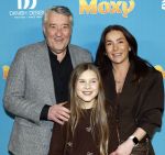 Amsterdam 24 januari 2026
Premiere Miss Molly in Tuschinski met in de cast oa Sarah Bannier (zwanger) en Carice v Houten . Robert v Beckhoven kwam met zijn dochter Manon en kleindochter