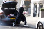 Amsterdam 24 januari 2026
Ruud de Wild met boodschappen bij zijn huis .