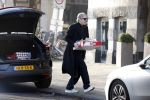 Amsterdam 24 januari 2026
Ruud de Wild met boodschappen bij zijn huis .