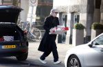 Amsterdam 24 januari 2026
Ruud de Wild met boodschappen bij zijn huis .