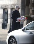 Amsterdam 24 januari 2026
Ruud de Wild met boodschappen bij zijn huis .