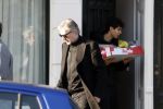 Amsterdam 24 januari 2026
Ruud de Wild met boodschappen bij zijn huis .