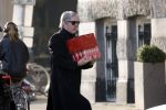 Amsterdam 24 januari 2026
Ruud de Wild met boodschappen bij zijn huis .