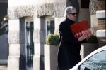 Amsterdam 24 januari 2026
Ruud de Wild met boodschappen bij zijn huis .