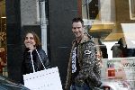 Amsterdam 14 april 2006
PSV Speler Andre Ooijer met zijn vrouw Joyce v d Kerkhof winkelend op pc hooftstraat.