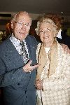Amsterdam 9 april 2006
Chez Cas in de kersentuin met allemaal oude artiesten en relaties van Tonny Eyk.
Eddy Christiani met Annie de Reuver