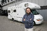 Rotterdam 28 april 2006
Nacht van Oranje in Ahoy.
Arie Ribbens gaat naar zijn optredens in een camper
