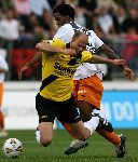 Breda, 9 Mei 2006 Laatste wedstrijd in de play-offs voor degradatie/promotie eredivisie Seizoen 2005/2006
NAC-FC Volendam, eindstand 0-0
Arne slot wordt onderuit gehaald door Charles Dissels
© Edwin van Zandvoort