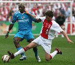 Rotterdam, 7 Mei 2006
Finale KNVB Beker AJAX-PSV, eindstand 2-1
Arouna Kone in duel met Klaas Jan Huntelaar
© Foto Edwin an Zandvoort