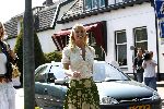 Laren 10 mei 2006
Bridget Maasland maakt opnames voor Hoe word ik een Gooische vrouw. Bridget heeft oppas voor de hond bij.