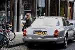 Amsterdam  18 april 2006
Connie Breukhoven winkelend in meubelzaak in Amsterdam, Bentley
