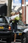 Amsterdam  27 april 2006
Connie Breukhoven doet boodschappen voor haar nieuwe appartement.