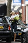Amsterdam  27 april 2006
Connie Breukhoven doet boodschappen voor haar nieuwe appartement.