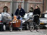 Amsterdam 8 april 2006
Reinout Oerlemans met Danielle Overgaag en kinderen in bakfiets