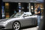 Amsterdam 8 mei 2006
Dean Gorre met porsche cabrio op pc hooftstraat
