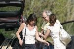 Bergen aan zee 6 mei 2006
Youp van t Hek  met zijn dochter en vrouw Debbie Petter