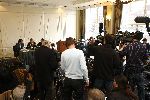 Amsterdam 13 april 2006
Persconferentie Edwin de Roy v Zuydewijn na rechtzaak in hotel Meridien met hond.