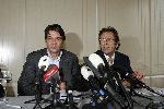 Amsterdam 13 april 2006
Persconferentie Edwin de Roy v Zuydewijn na rechtzaak in hotel Meridien met hond. Pim de Vos