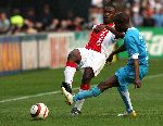 Rotterdam, 7 Mei 2006
Finale KNVB Beker AJAX-PSV, eindstand 2-1
Emmanuel Boakye  in duel met DaMarcus Beasley
© Foto Edwin an Zandvoort