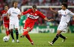 Eindhoven, 10 Mei 2006 Finale UEFA Cup Seizoen 2005/2006 tussen Middlesbrough FC-FC Sevilla, eindstand 0-4
Franck Queudrue in duel met 
© Edwin van Zandvoort