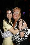 Amsterdam 19 april 2006
Veiling voor Child Right in Hotel Arena.
Viola Holt met Graziella Ferraro