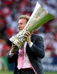 Eindhoven, 10 Mei 2006 Finale UEFA Cup Seizoen 2005/2006 tussen Middlesbrough FC-FC Sevilla, eindstand 0-4
Hans v Breukelen met de UEFA beker
© Edwin van Zandvoort