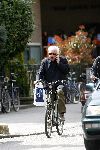 Amsterdam 28 april 2006
Henk Spaan met gsm op de fiets