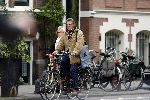 Amsterdam 23 april 2006
Jeroen Krabbe en Herma Krabbe op de fiets