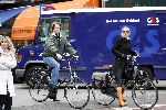 Amsterdam 20 april 2006
Jim de Groot met een vriendin op de pc hbooftstraat.