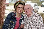 Laren 19 april 2006
Johnny Kraaykamp sr viert zijn 81e verjaardag in het Rosa spier verpleegtehuis . Johnny met zijn ex vrouw