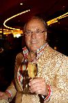 Amsterdam 11 april 2006
Joop Braakhekke viert zijn 65 verjaardag in le Garage
Joop met champagne