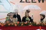 Zeewolde 29 april 2006
Koninginnedag 2006 in Almere en Zeewolde.
Koningin Beatrix met Maxima