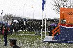 Zeewolde 29 april 2006
Koninginnedag 2006 in Almere en Zeewolde.
Koninklijke bus tijdens hagelbui