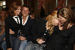 Ouderkerk aan de Amstel 3 april 2006
Presentatie boek Leontine Borsato in restaurant Lute.
Leontine en Danielle Overgaag Estelle Gullit en Leco v Zadelhoff