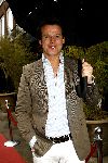 Amsterdam 11 april 2006
Joop Braakhekke viert zijn 65 verjaardag in le Garage
Leco v Zadelhoff onder paraplu