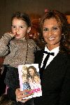 Ouderkerk aan de Amstel 3 april 2006
Presentatie boek Leontine Borsato in restaurant Lute.
Leontine en Jada
