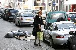 Amsterdam  18 april 2006
Marijke Helwegen met bmw cabrio  op de  pc hooftstraat
Vuilnis op straat
