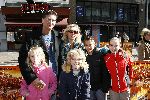 Amsterdam 16 april 2006
Premiere Astrid en de Vikingen in Tuschinski.
Mark Boskamp met vrouw en kind en vriendjes.