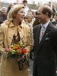 Heesch 19 april 2006
Prinses Maxima en Prins Edward bij uitreiking onderscheidingen aan studenten. Met tijgerprint tas en schoenen